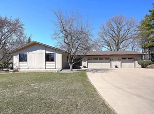 13709 Krestwood Dr, Burnsville, MN 55337