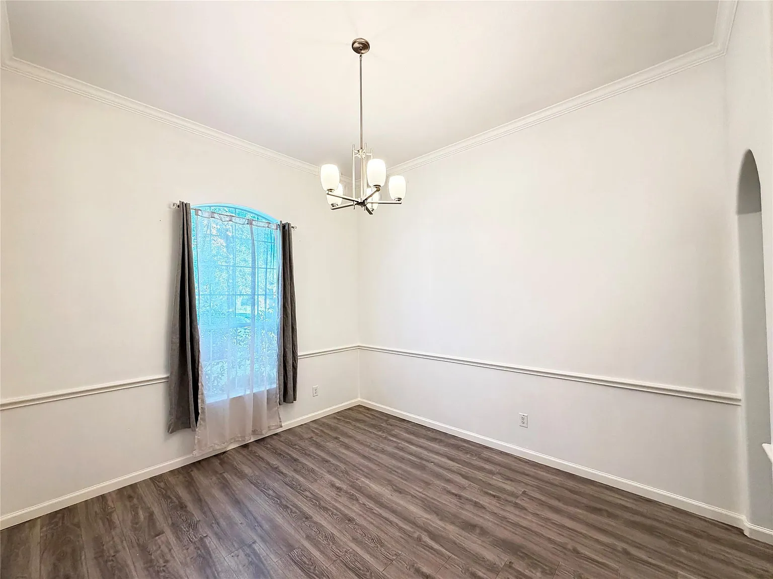 3 bed, 2.5 bath, 2295 sqft, $2,200 — Photo 4