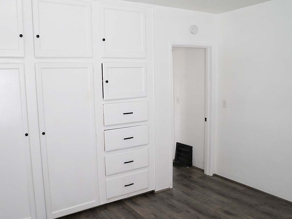 Bedroom built-in cabinets