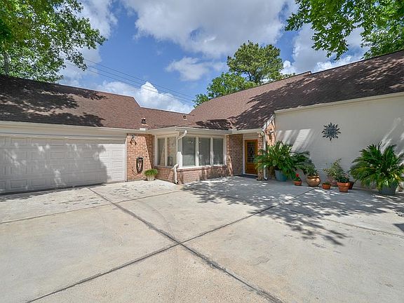 4th image of 10226 Briar Forest Dr
