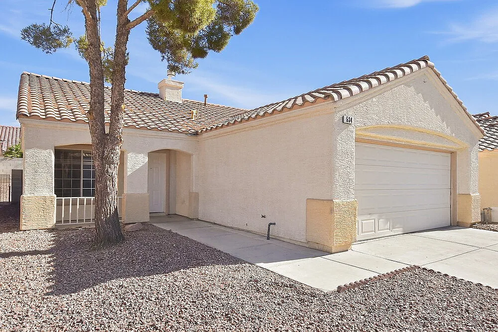 3 bed, 2.0 bath, 1186 sqft, $1,940 — Photo 2