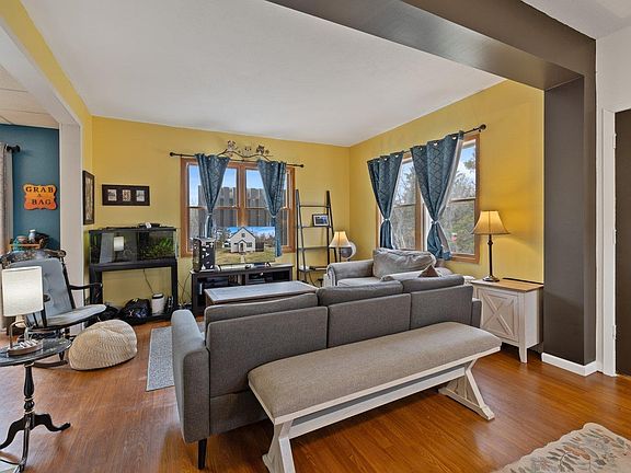 5th image of 634 Oak St
