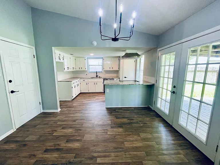 1203 Westwood St — Photo 3