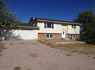 6 Big Red Rd, Newcastle, WY 82701