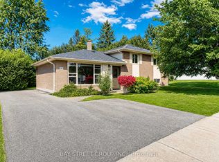 35 Kemano Rd, Aurora, ON L4G 2Y5