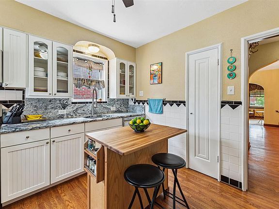 4th image of 5641 Tholozan Ave