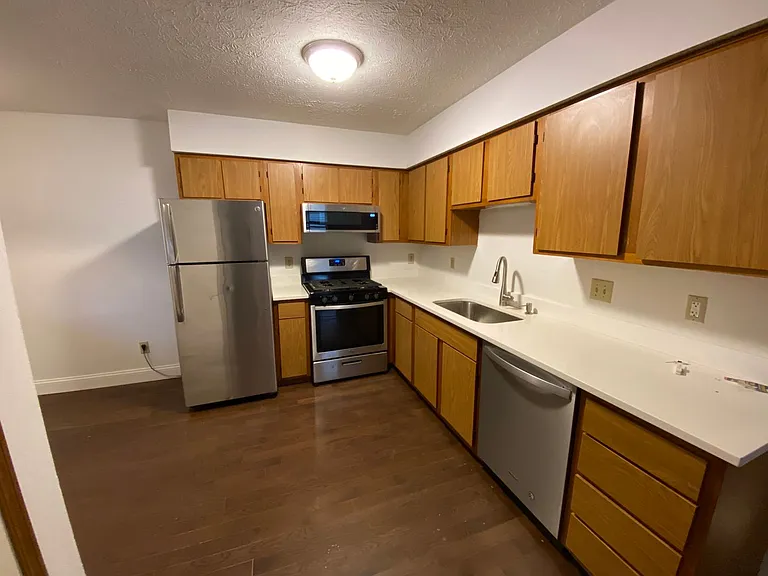 Chittenden Ave 76 MLR — Photo 38