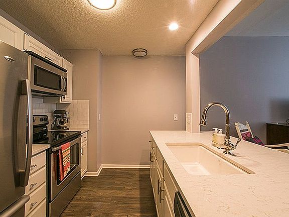 5th image of 100 N 12th St APT 405