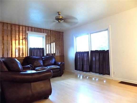 4th image of 2924 S Hedges Ave