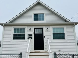 24 Elmwood Ave, Edison, NJ 08837