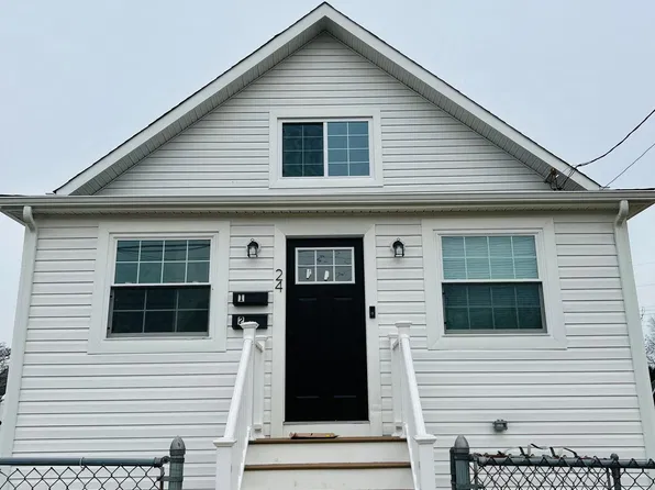 24 Elmwood Ave, Edison, NJ 08837