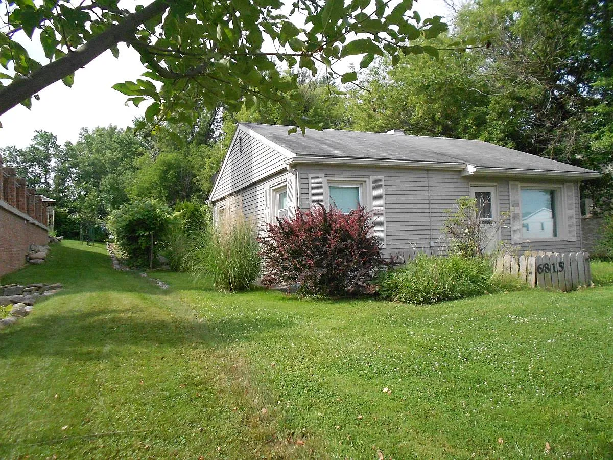 2 bed, 885 sqft, $1,750 — Photo 2