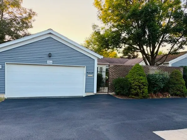 1066 Dartmouth Dr, Wheaton, IL 60189