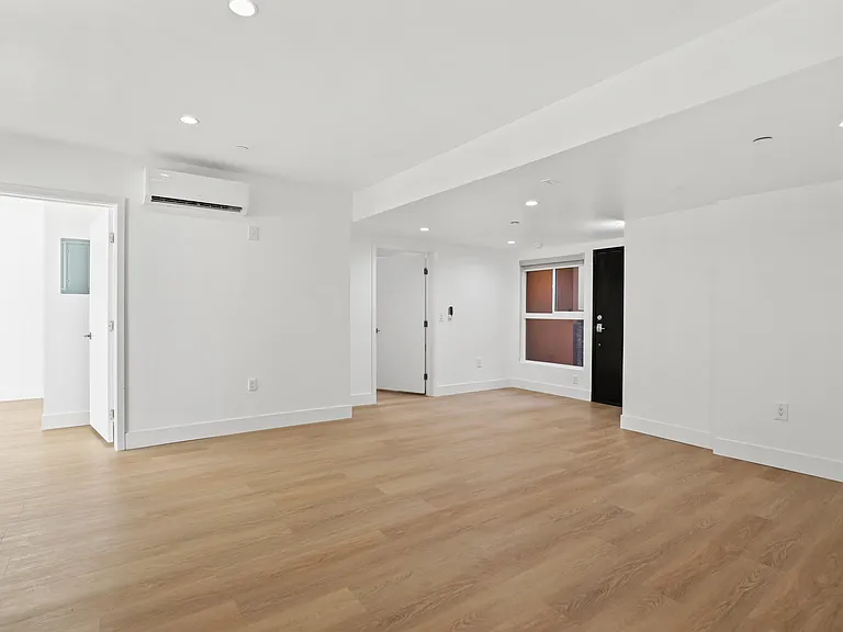 Western Lux — Photo 26