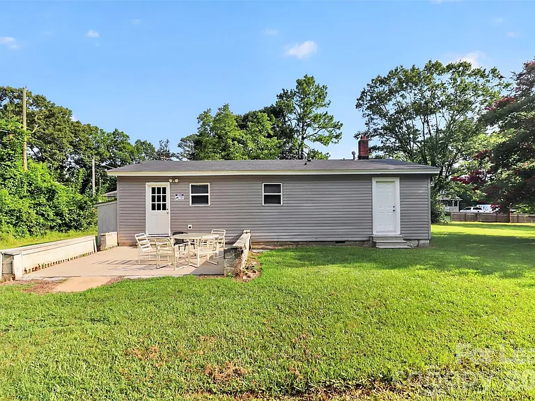 4016 Bearwood Ave — Photo 18