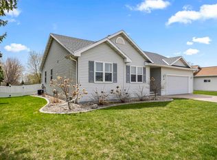 146 Olde School Rd, Neenah, WI 54956