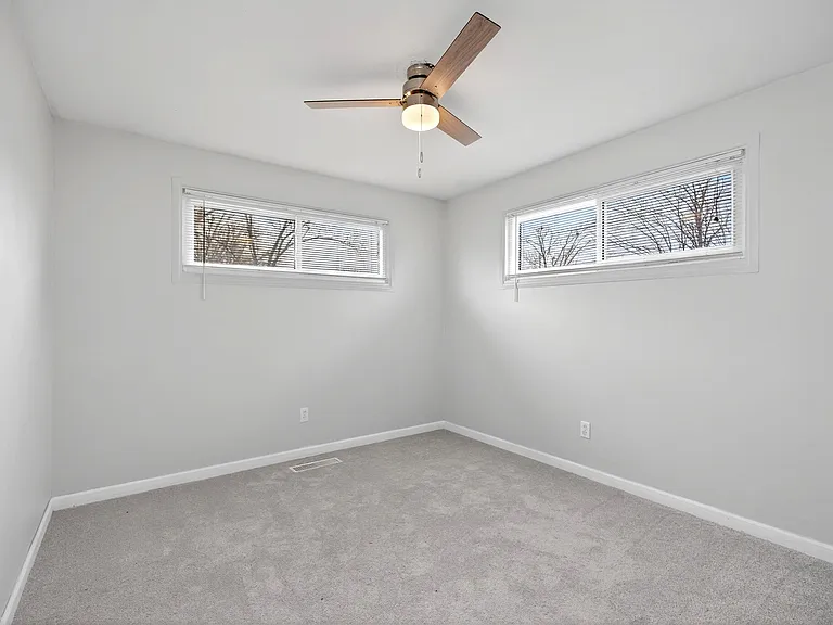 95 Goldengate Dr — Photo 13
