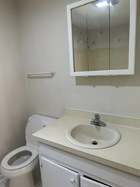 3 bed, 1.5 bath, 1200 sqft, $3,400 — Photo 3