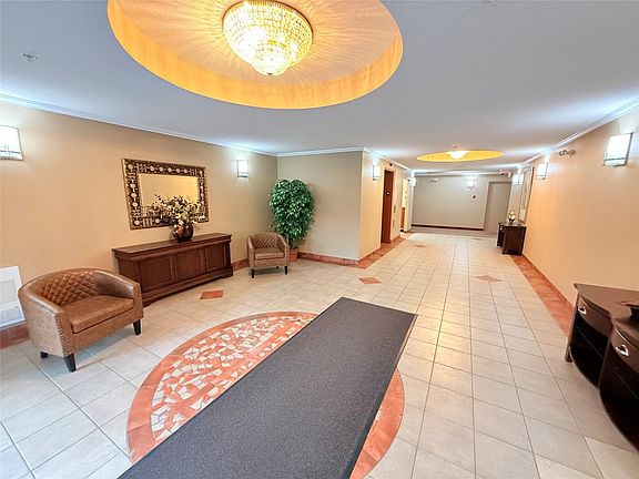 3rd image of 305 Whitman Rd Unit 208