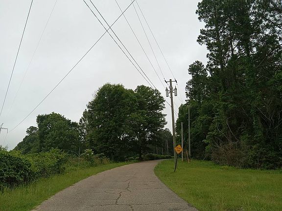 4th image of 1040 Dogwood Dr