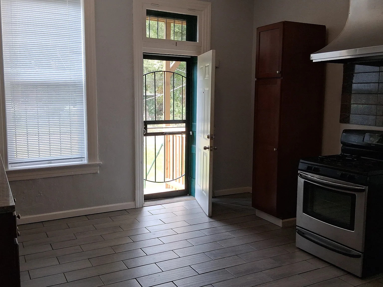 2 bed, 1300 sqft, $875 — Photo 3