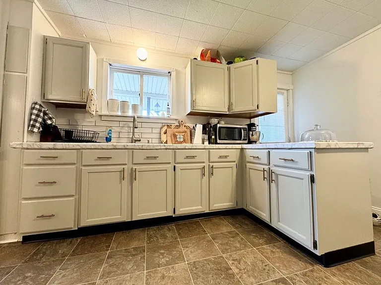 565 Thompson St #A — Photo 1