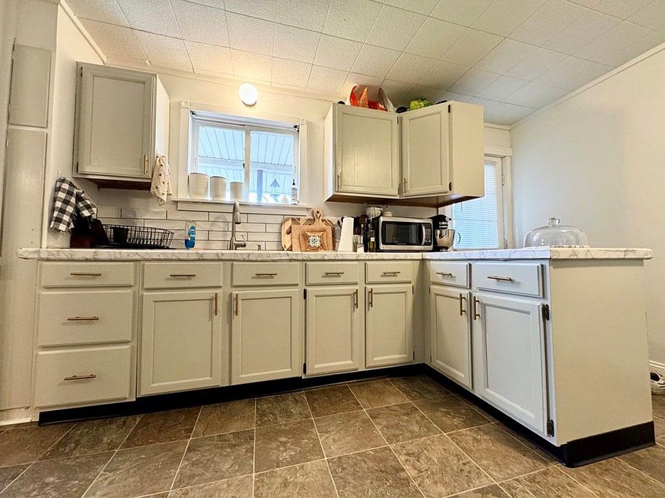 1st image of 565 Thompson St APT A