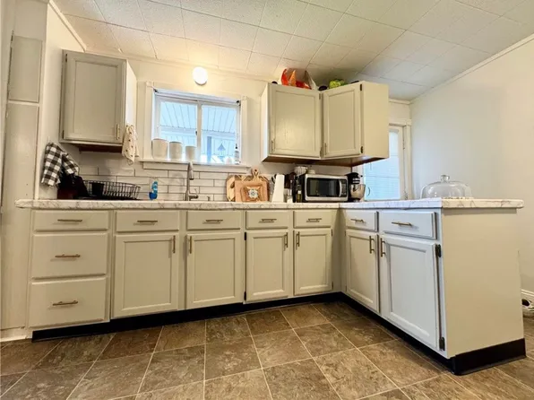 565 Thompson St APT A, Elmira, NY 14904