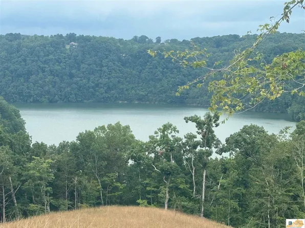 5 Hunter Barn Ridge Rd, Albany, KY 42602