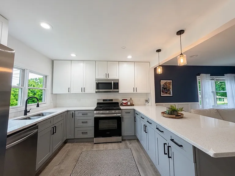716 NW Holcomb Dr — Photo 13