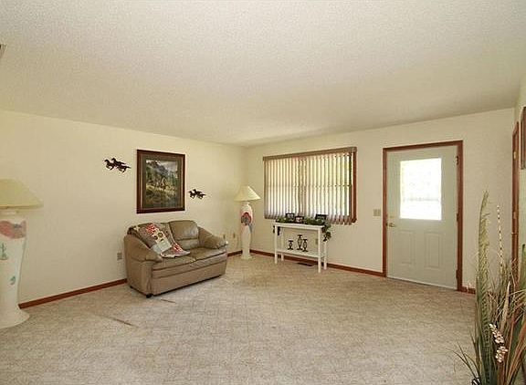 4th image of 19 Kaeser Ct