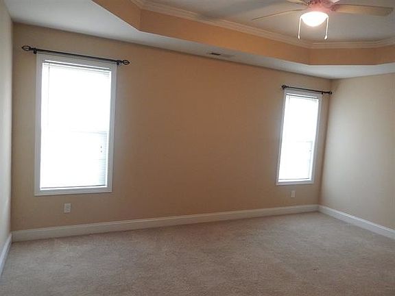 5th image of 305 Connie Ct
