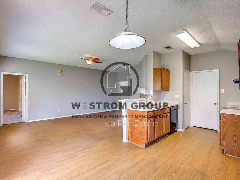 2363 Laurelhill Ln — Photo 12