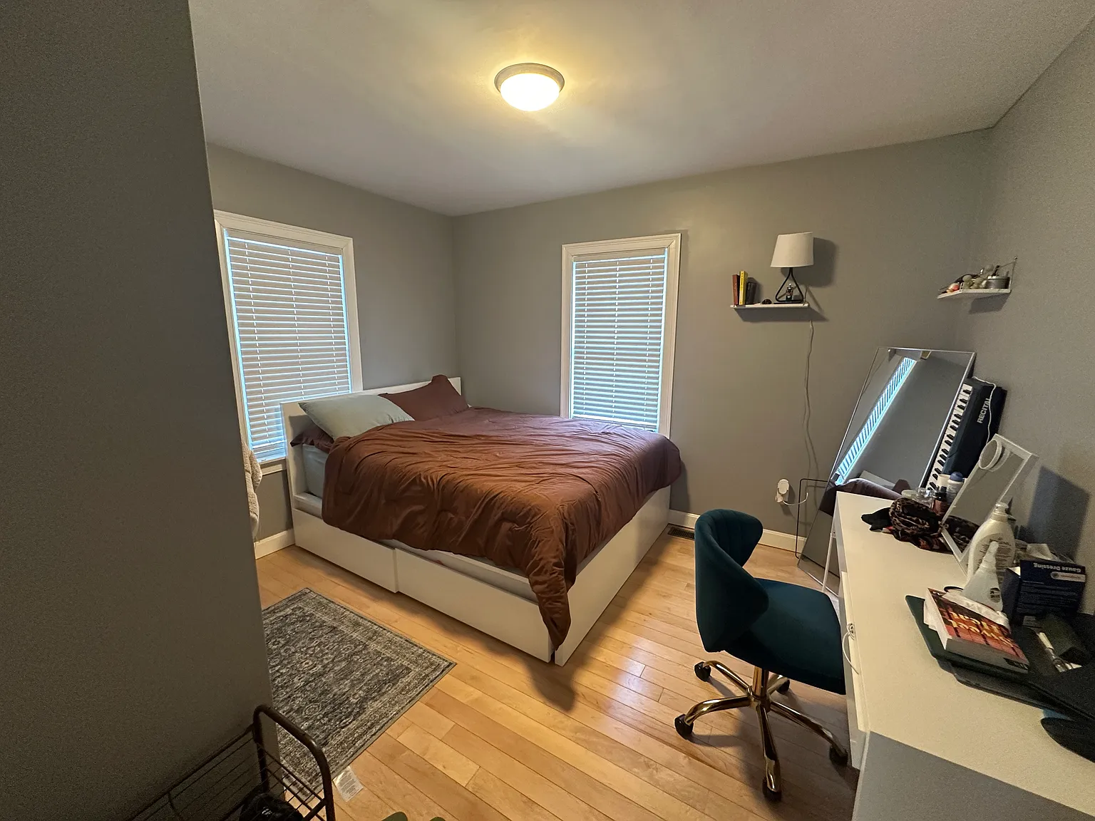3 bed, 1000 sqft, $4,100 — Photo 4
