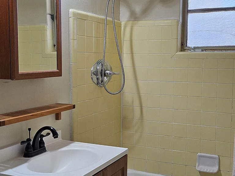 2722 N Warren Ave — Photo 9