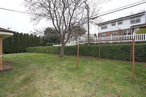 3rd image of 10323 W Woodward Ave