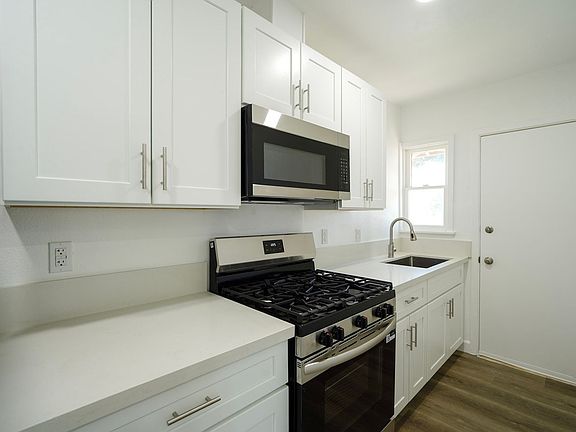 5th image of 21835-65 Dracaea Ave