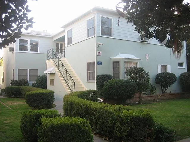 11662 Chandler Blvd — Photo 1