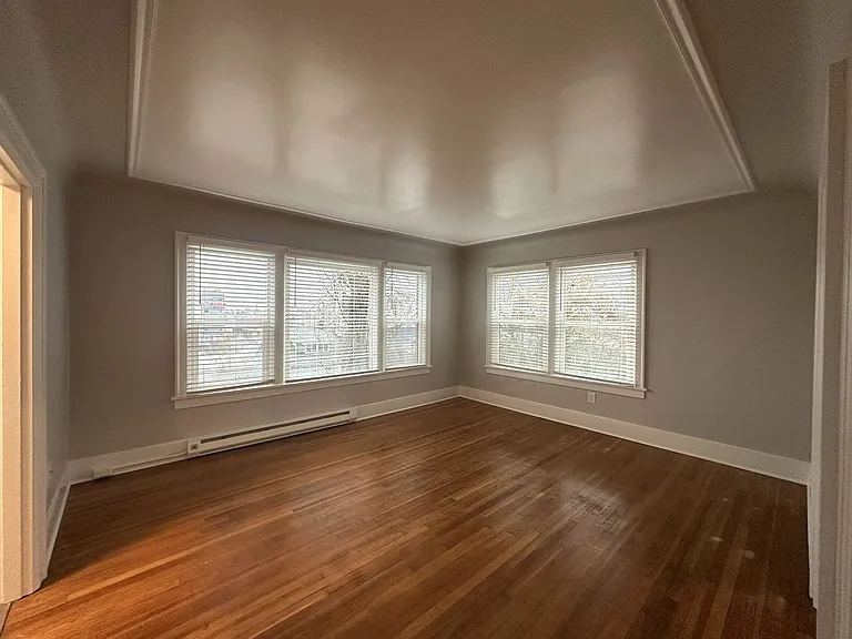Belmont - 13 Unit — Photo 5