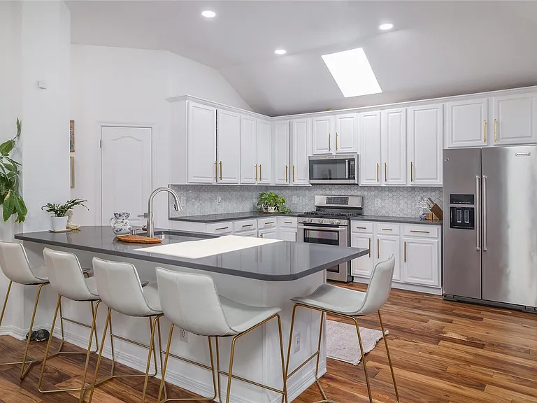 8820 Escabosa Dr — Photo 9