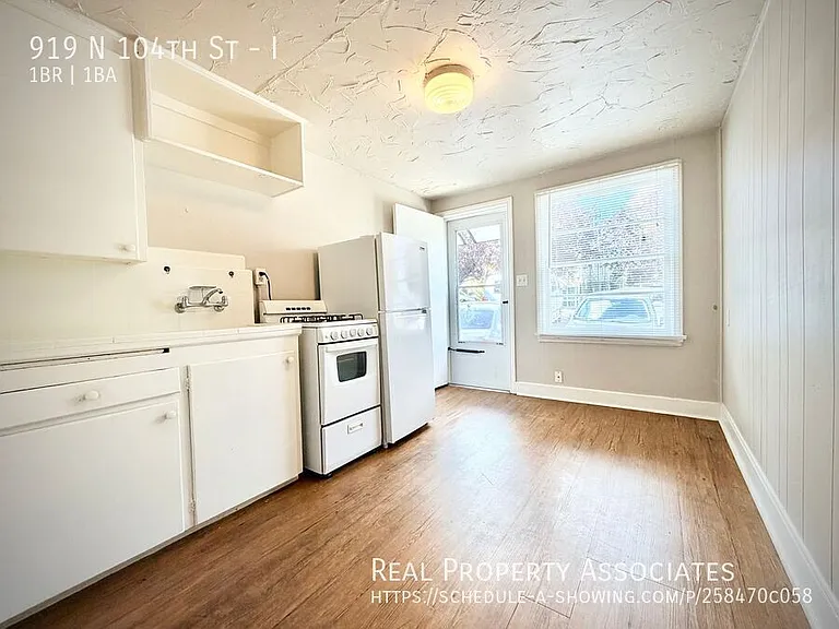 919 N 104th St #I — Photo 3