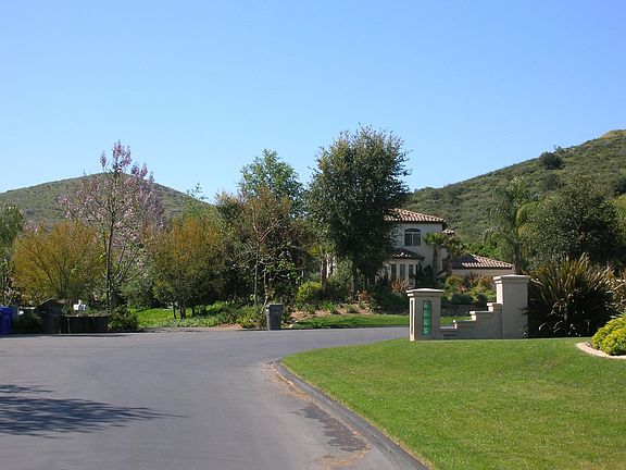 5th image of 3375 Vista Norte
