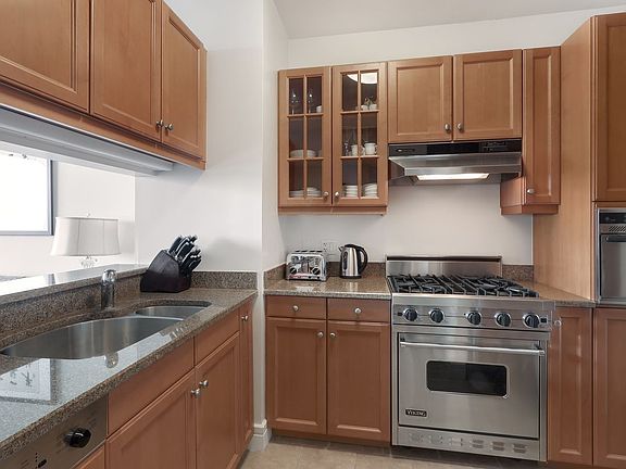 5th image of 10 West St APT 33B