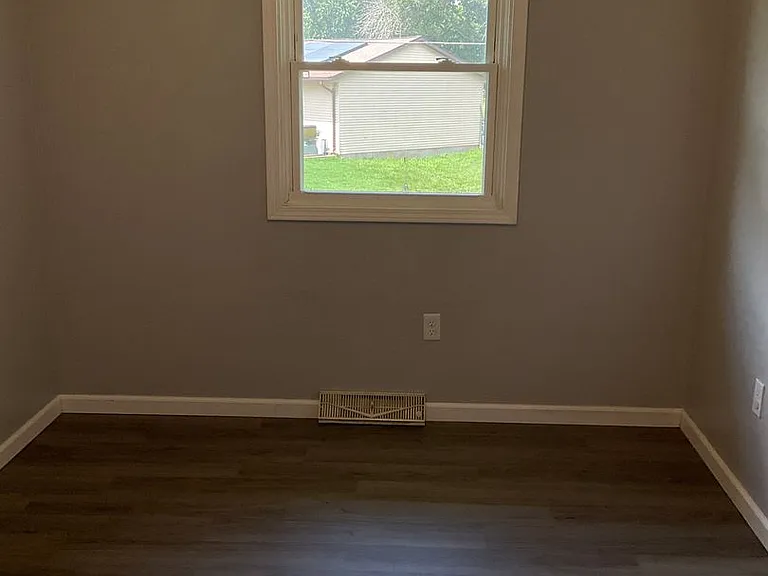 405B W Poos Dr — Photo 13