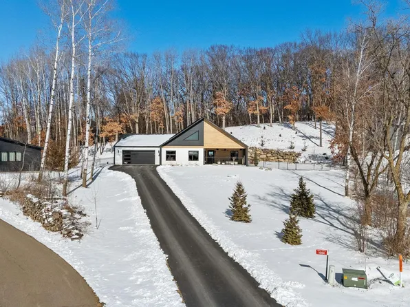 1084 Autumn Oak Ln, Hudson, WI 54016