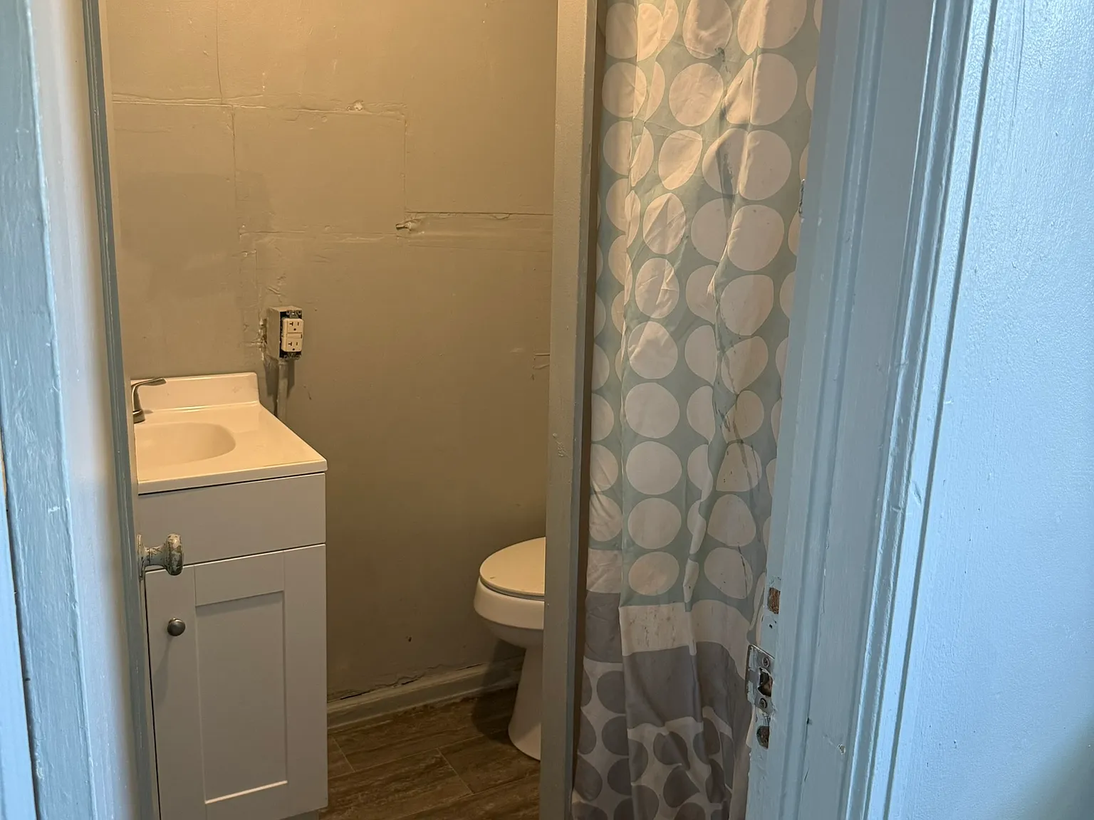 Studio, $900 — Photo 2