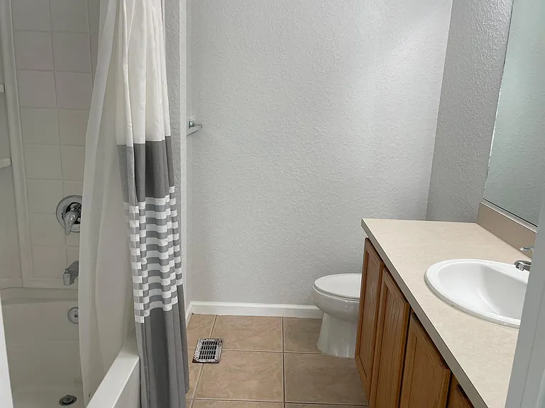 4441 SW 49th Ave — Photo 16