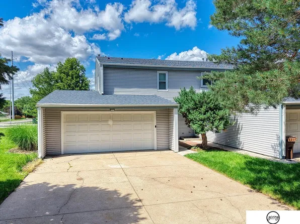 5600 Fairacre Ct, Lincoln, NE 68506
