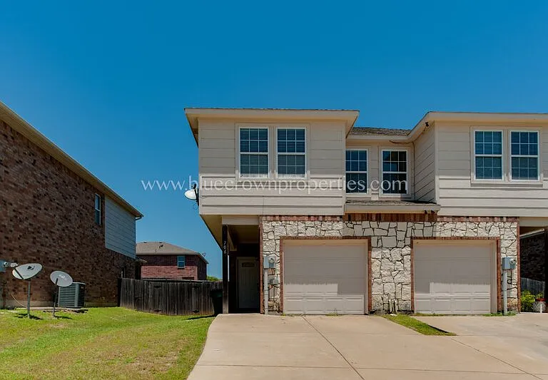 706 Parkplace Rdg — Photo 2