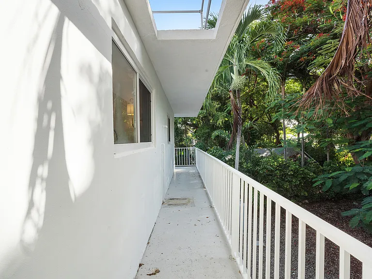 Bougainvillea St — Photo 79
